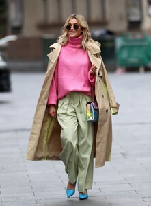         rob290420BZNimage112 .jpg