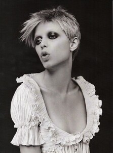 ARCHIVIO - Vogue Italia (May 2006) - The Small Dress - 002.jpg