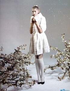 Vogue China (October 2005) - Snow Princess - 005.jpg