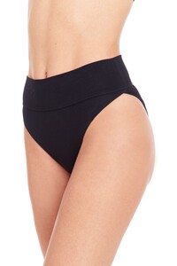 Leona_Front_Angle_CloseUp_1920x (1).jpg