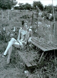 ARCHIVIO - Vogue Italia (November 2003) - Gardening Time - 002.jpg