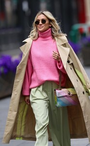         rob290420BZNimage102 .jpg