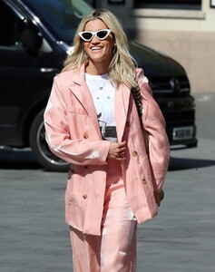         ash240420BZNimage115 .jpg