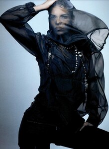 ARCHIVIO - Vogue Italia (March 2003) - The Chic Ease - 009.jpg