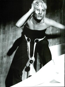 ARCHIVIO - Vogue Italia (March 1998) - A Forward Style - 009.jpg