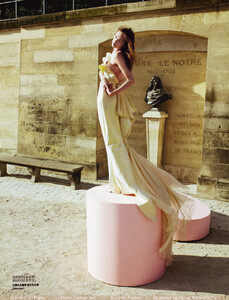 Vogue China (October 2008) - Blame It On Paris - 002.jpg