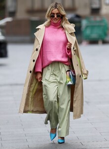         rob290420BZNimage120 .jpg