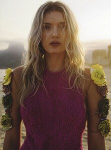 487798484_VogueAustralia-September2016lily-587.thumb.jpg.b98ed58ff3dc8877baafa55287b53318.jpg
