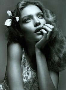 ARCHIVIO - Vogue Italia (March 2003) - Enthralling - 003.jpg