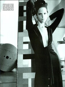 ARCHIVIO - Vogue Italia (March 2000) - The Magnetic Black - 014.jpg