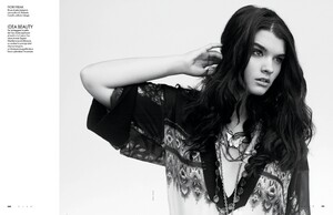 buerony - Elle Italia (December 2008) - Crystal - 007.jpg