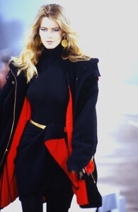 531203403_donna-karan-fw-1991(1).thumb.jpg.a696b1cf97aab31ddd3601eb42807c81.jpg