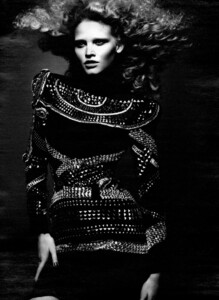 W (February 2009) - Le Chic - 011.jpg