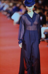 551397431_givenchy-ss-1997(8).thumb.jpg.c0dba3f284289c25ba2a82d94cab49d9.jpg