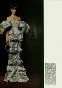 ARCHIVIO - Vogue Italia (December 2004) - Dress Up - 006.jpg