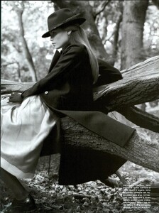 ARCHIVIO - Vogue Italia (October 2004) - Pure, Unusual - 008.jpg