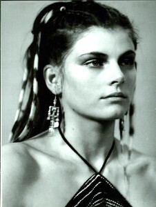 ARCHIVIO - Vogue Italia (April 1997) - A Fashion Mood - 002.png