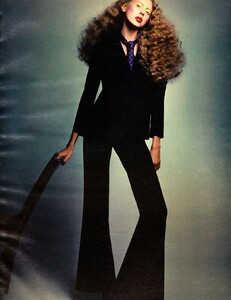 W (February 2000) - Kinky Business - 004.jpg