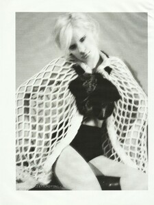 Vogue Russia (December 2006) - Cabaret - 008.jpg