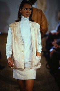 612087491_ralph-lauren-ss-1991(18).thumb.jpg.3da603f258d0a5e2151dfcd91a66dc00.jpg