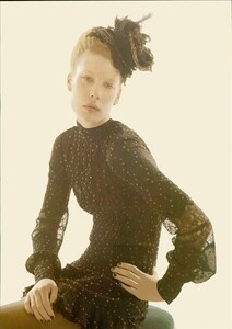 ARCHIVIO - Vogue Italia (December 2005) - A Charming Blend - 003.jpg