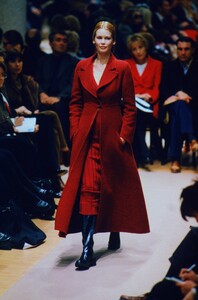631447122_fendi-fw-1996(1).thumb.jpg.c0832ec990b5aef3eb2729126c0d33d1.jpg