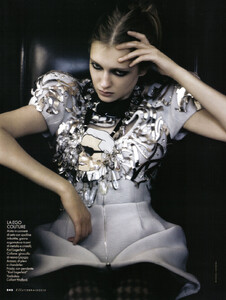 Elle Italia (February 2010) - Lookbook - 005.jpg