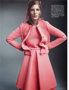 677980772_Vogue_Germany_2013_10(dragged)4.thumb.jpg.c5f81c07a1dc2b4b1aaaa607fa6d527a.jpg