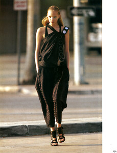 Vogue China (July 2008) - Dark Allure - 011.jpg