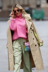         rob290420BZNimage115 .jpg