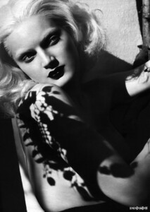 W (August 2004) - La Belle Et La Bete - 015.jpg