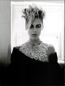 ARCHIVIO - Vogue Italia (June 2008) - Gleams - 011.jpg