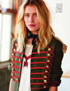 Elle Spain (April 2012) - Dree Hemingway - 010.jpg