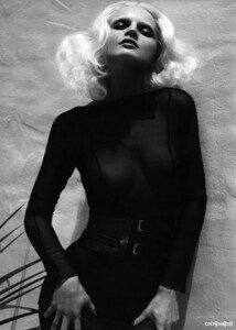 W (August 2004) - La Belle Et La Bete - 020.jpg