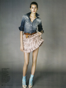 Elle Italia (February 2010) - Lookbook - 003.jpg