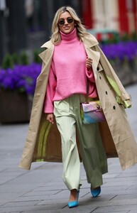         rob290420BZNimage104 .jpg