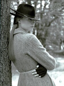 ARCHIVIO - Vogue Italia (October 2004) - Pure, Unusual - 006.jpg