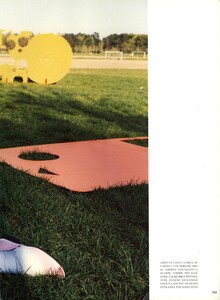 Vogue Italia (September 1997) - Eccentricità - 016.jpg