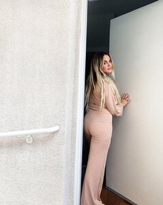 lev240420BZNimage105 .jpg