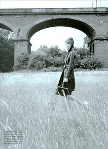 ARCHIVIO - Vogue Italia (November 2003) - Gardening Time - 008.jpg