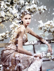 Vogue China (October 2005) - Snow Princess - 007.jpg