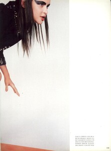 Vogue Italia (September 1997) - Eccentricità - 006.jpg