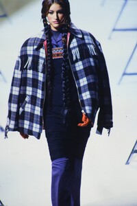 996491975_jean-paul-gaultier-fw-1992(4).thumb.jpg.3f67c7ef317f7e37537a4c845e2c8855.jpg
