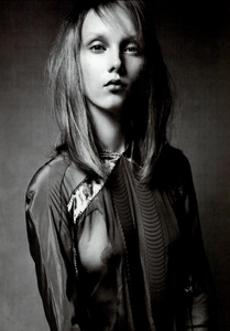 Demarchelier_Vogue_Italia_February_2005_04.thumb.png.d78159de84b5b66274a8c1d921e1e6cc.png