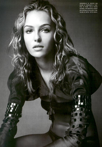 Demarchelier_Vogue_Italia_February_2005_05.thumb.png.42c008a3c75ea6b17e97fb0f3fd20fc1.png