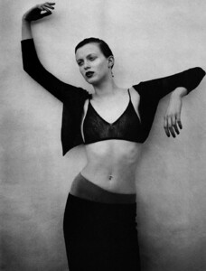 KarenElson_BazaarUS_Jun97_PatrickDemarchelier_009.jpg