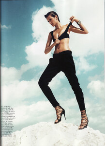 Kudacki_Vogue_Spain_May_2011_06.thumb.jpg.0d679e0fe0560659ca2b43904e570c3a.jpg