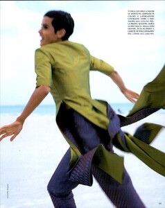 Magni_Vogue_Italia_May_1991_06.thumb.png.5b240db77a655722be58542528605ce1.png
