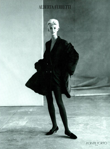 Meisel_Alberta_Ferretti_Fall_Winter_91_92_03.thumb.png.5c51dabef63b79c6de777fca64b953b8.png