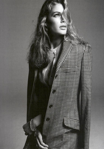 Meisel_Vogue_Italia_February_2005_15.thumb.png.6fda757412025c171bf93ca4b23b04e8.png